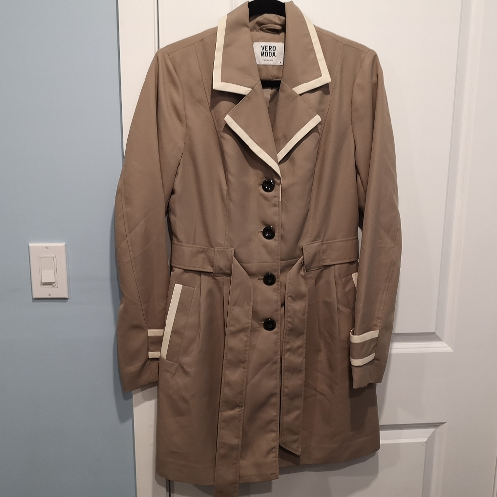 LAST CHANCE Vero Moda Trench Coat with White Details